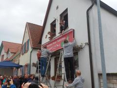 Schildmontage_2025_Emilie_Tim_04