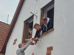 Schildmontage_2025_Emilie_Tim_16