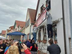 Schildmontage_2025_Emilie_Tim_17